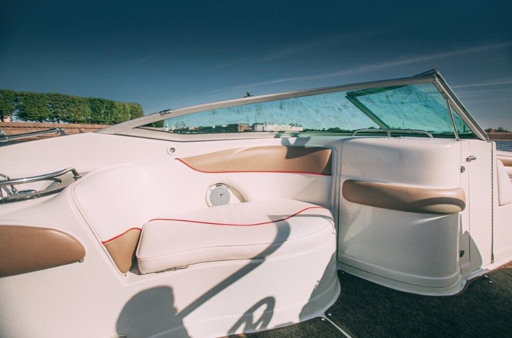 Катер «Торнео» — салон и оснащение, аренда напрямую — фото 15