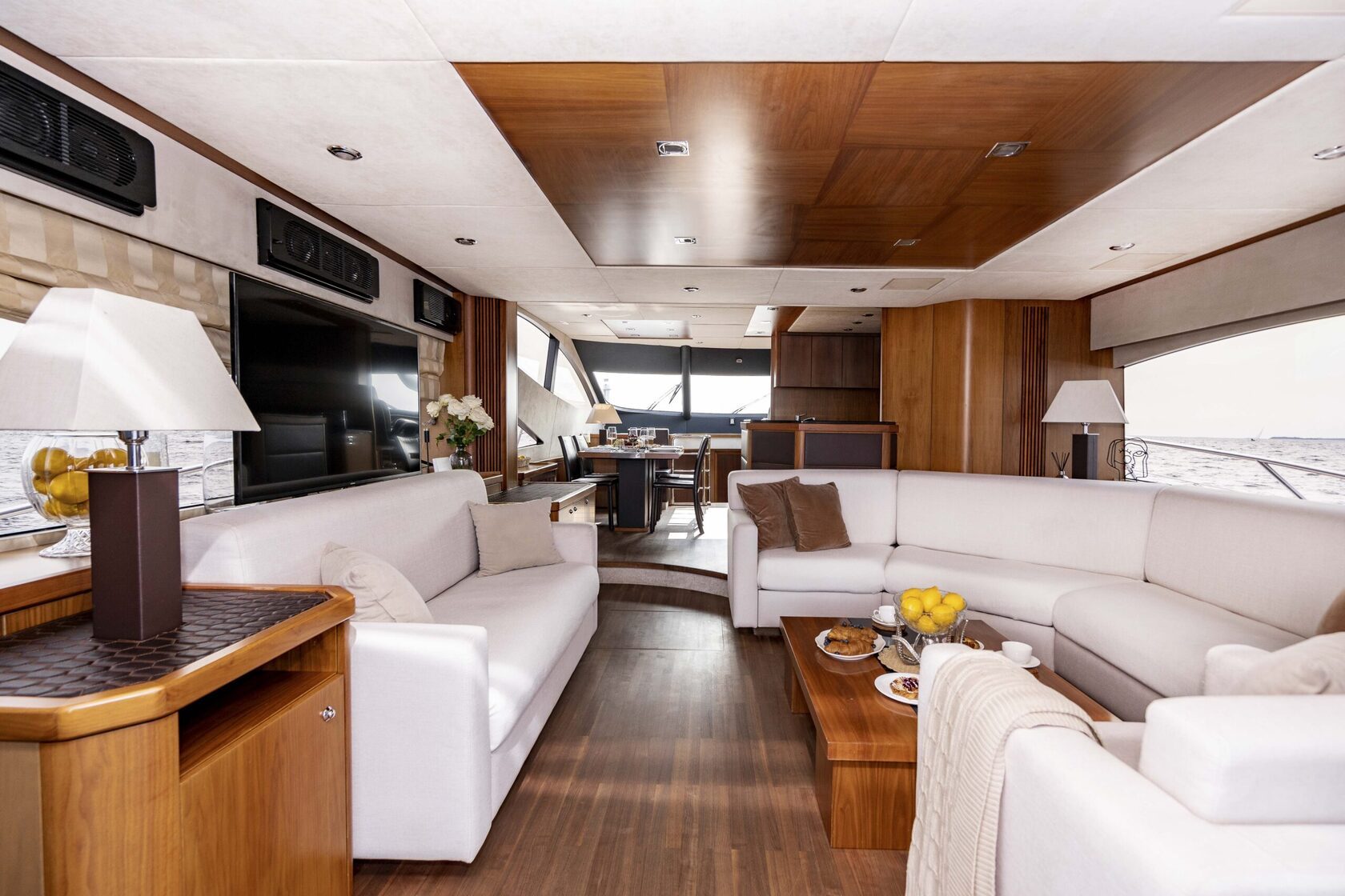 Интерьер яхты «Sunseeker Pallada 70» — фото нашего флота