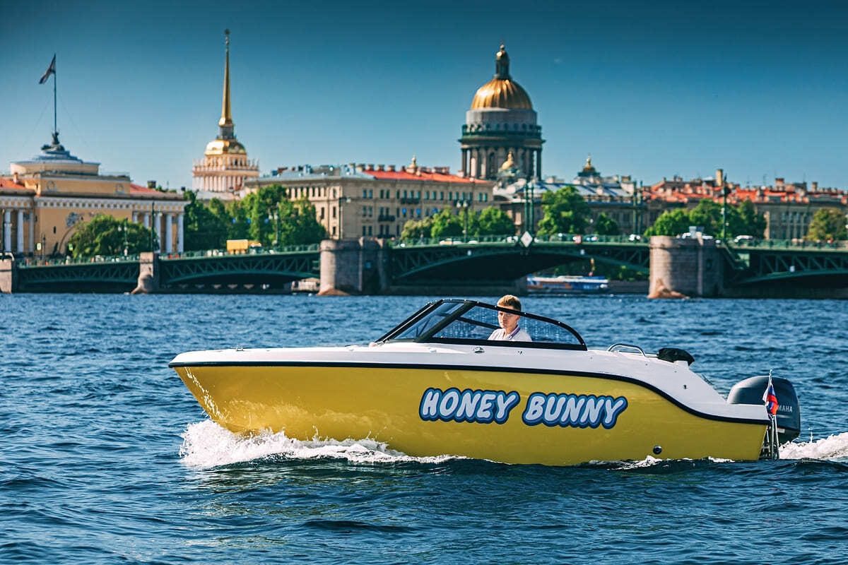 Каюта катера «Хани Банни / Honey Bunny» — оснащение для гостей