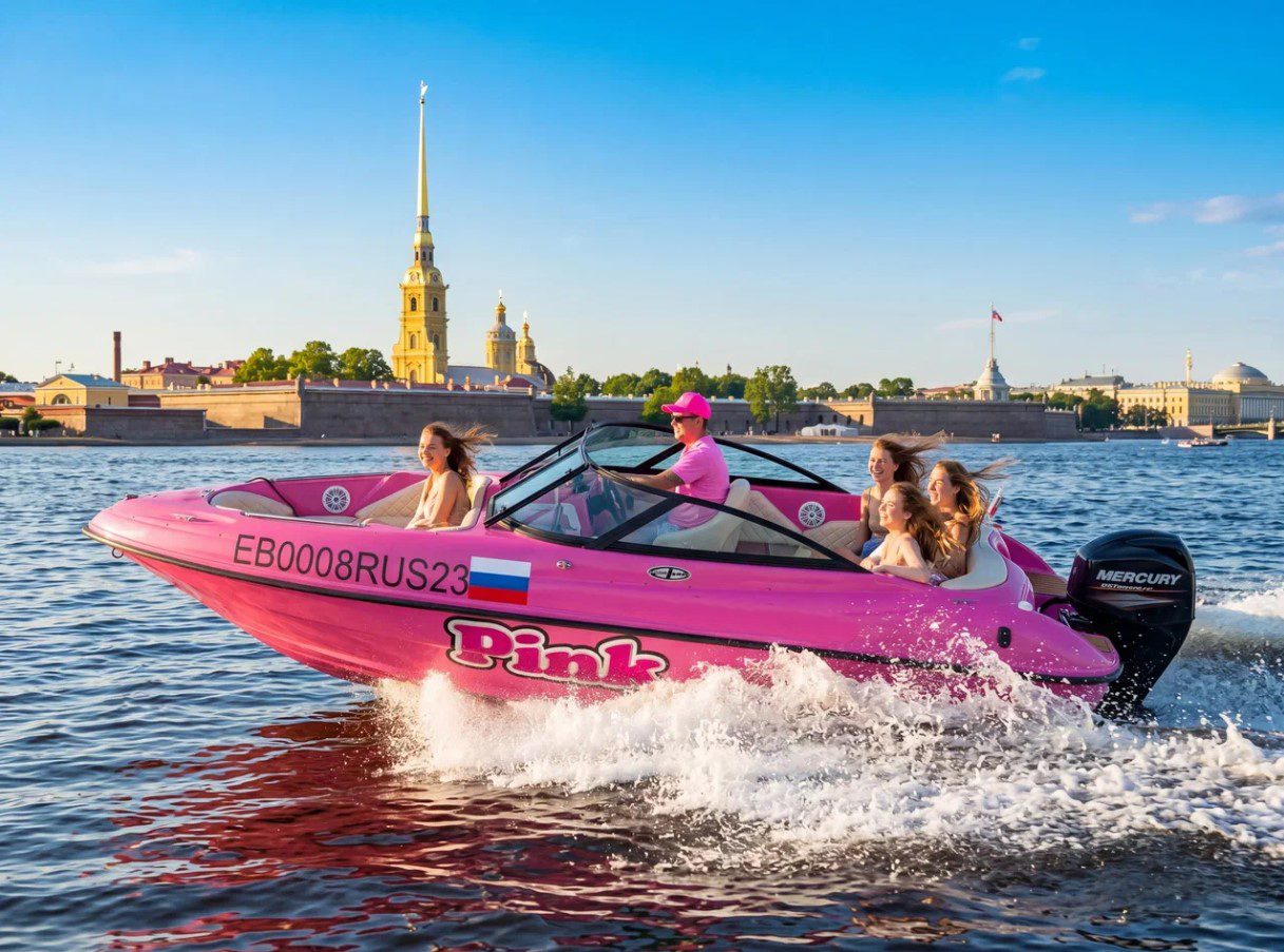 Катер «Пинк / Pink» — салон и оснащение, аренда напрямую
