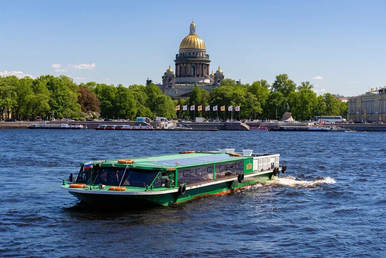 Наш теплоход «Генерал» у собственного причала в Санкт-Петербурге