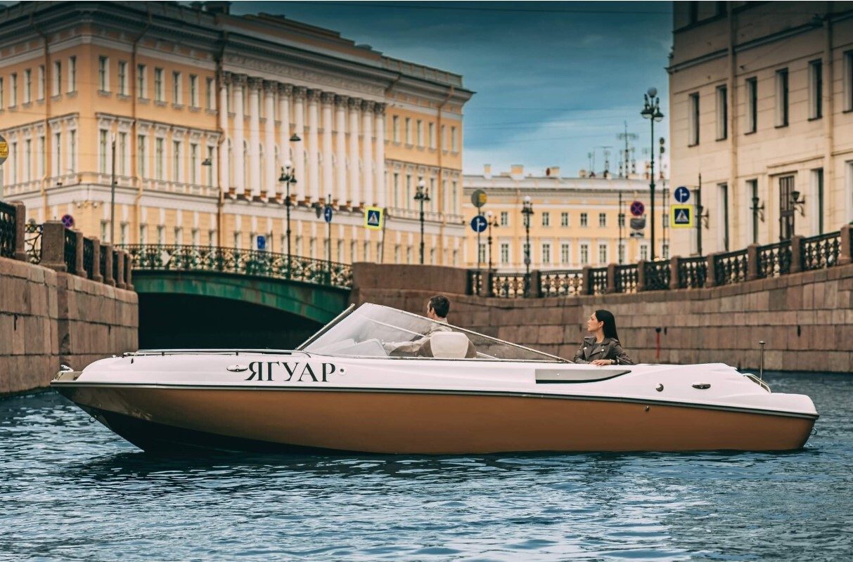 Катер «Ягуар» — салон и оснащение, аренда напрямую — фото 15