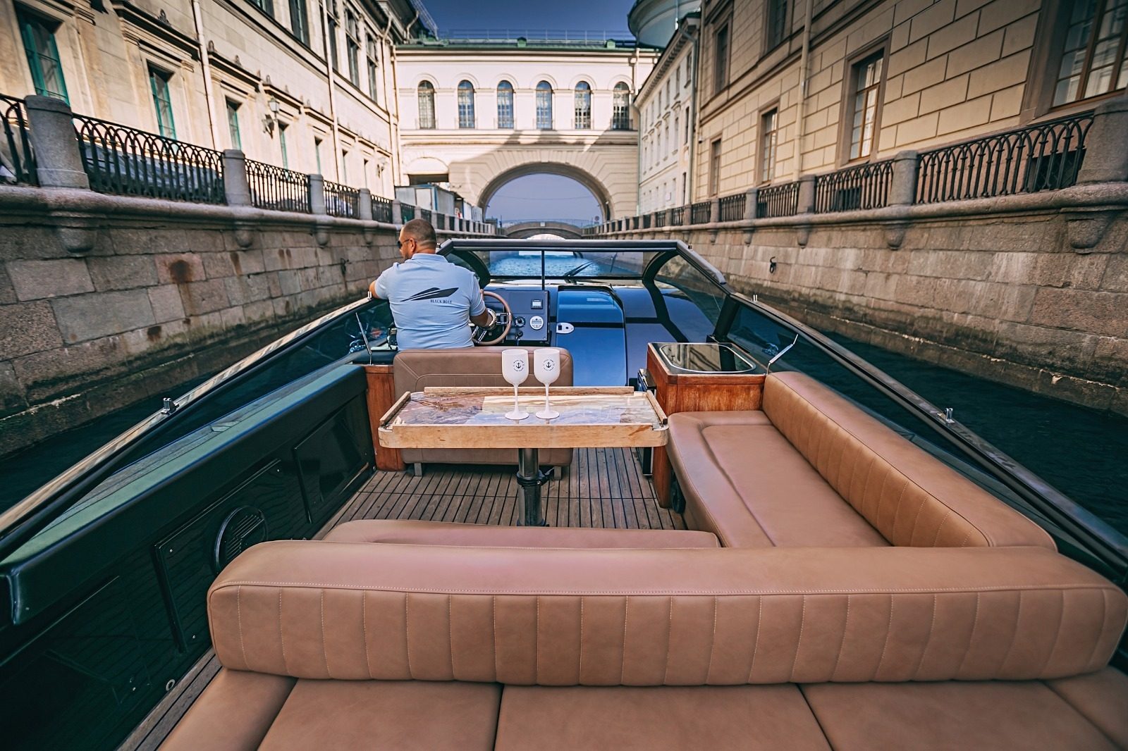 Интерьер катера «Блэк Боат / Black Boat» — фото нашего флота