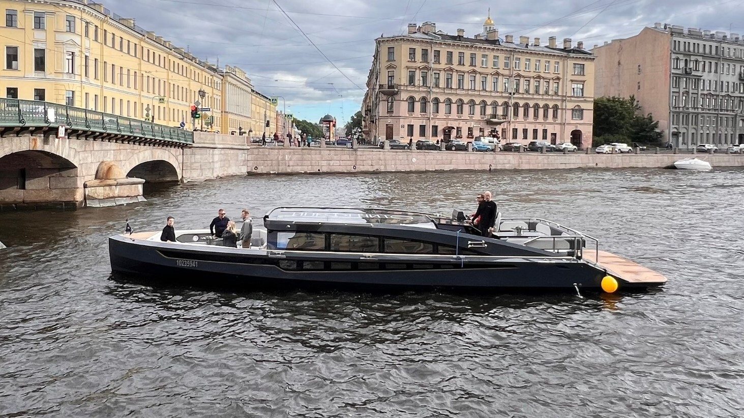 Наш катер «Инкогнито» у собственного причала в Санкт-Петербурге