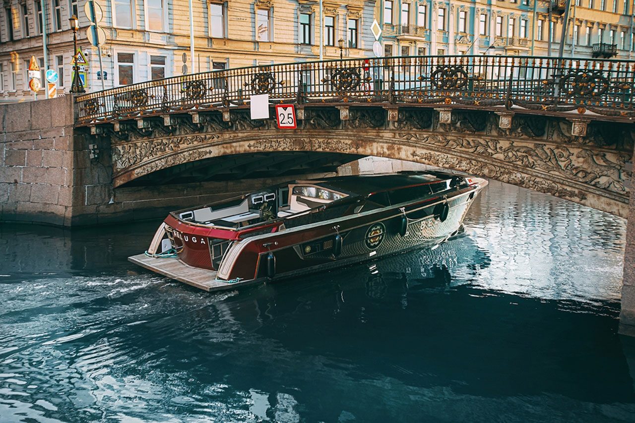 Яхта «Белуга» — салон и оснащение, аренда напрямую — фото 15