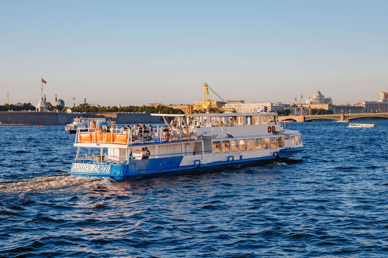 Наш теплоход «Москва 10» у собственного причала в Санкт-Петербурге