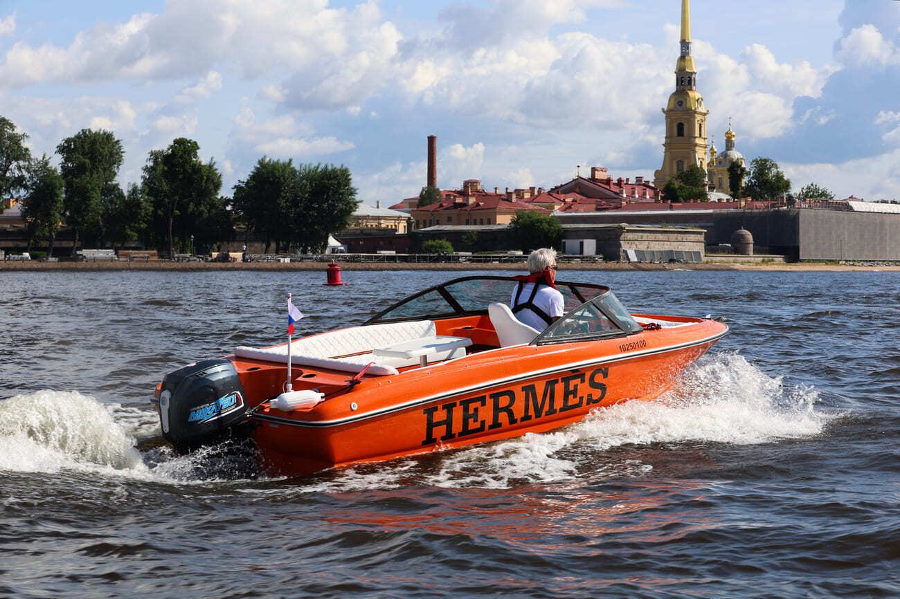 Наш катер «Эрмес» у собственного причала в Санкт-Петербурге