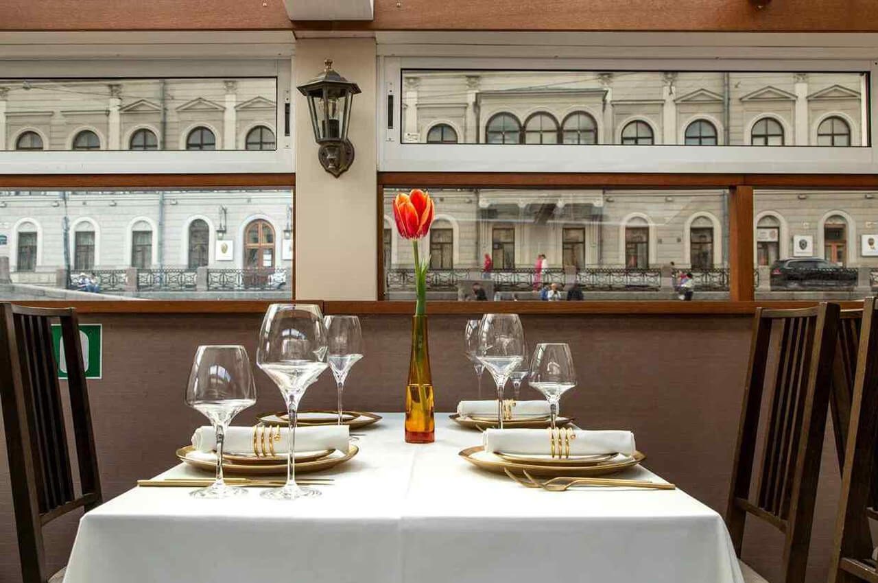 Теплоход «Пиета» — салон и оснащение, аренда напрямую — фото 15