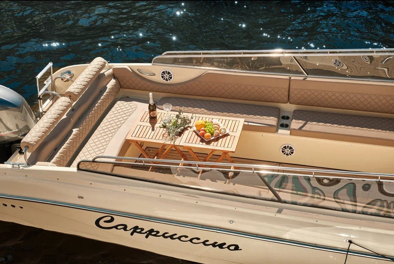 Наш катер «Капучино (Cappuccino)» у собственного причала в Санкт-Петербурге — фото 14