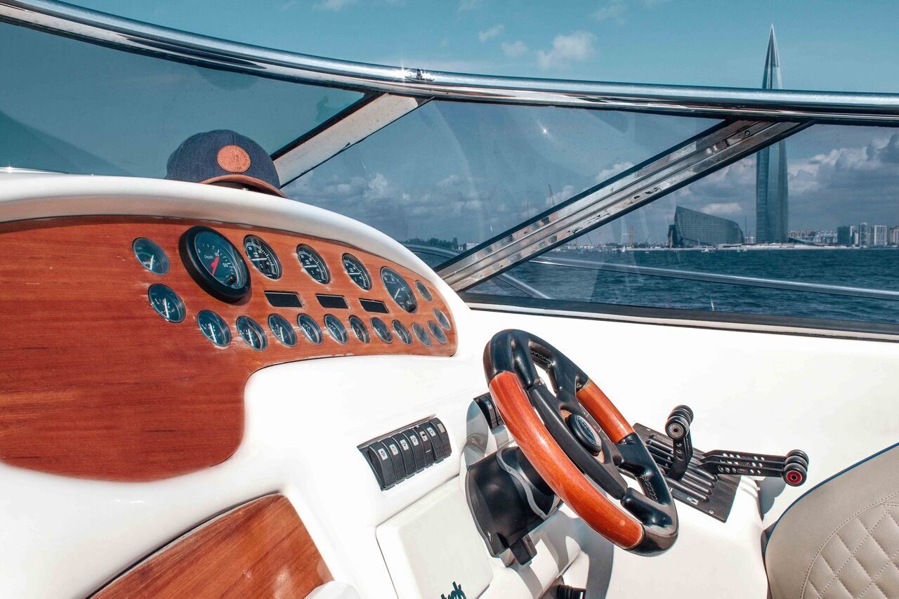 Интерьер катера «Сансикер Sunseeker 48» — фото нашего флота
