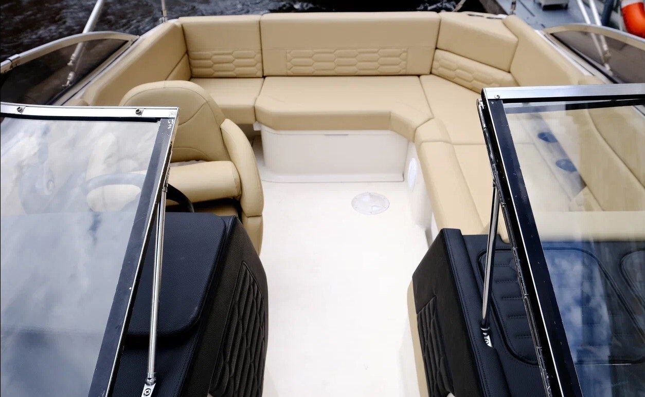 Наш катер «Кабан» у собственного причала в Санкт-Петербурге — фото 14