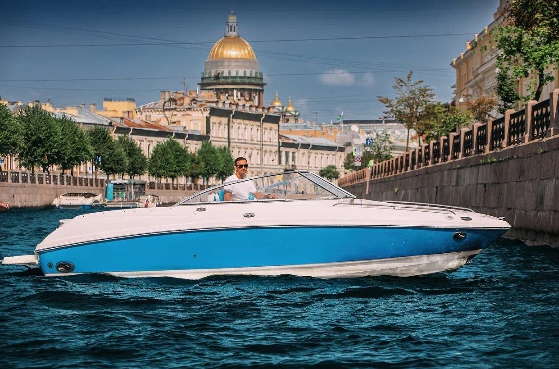 Посадка гостей на катер «Зенит» — причал в центре Петербурга — фото 16