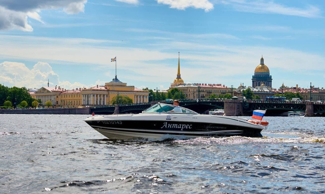 Интерьер катера «Антарес» — фото нашего флота
