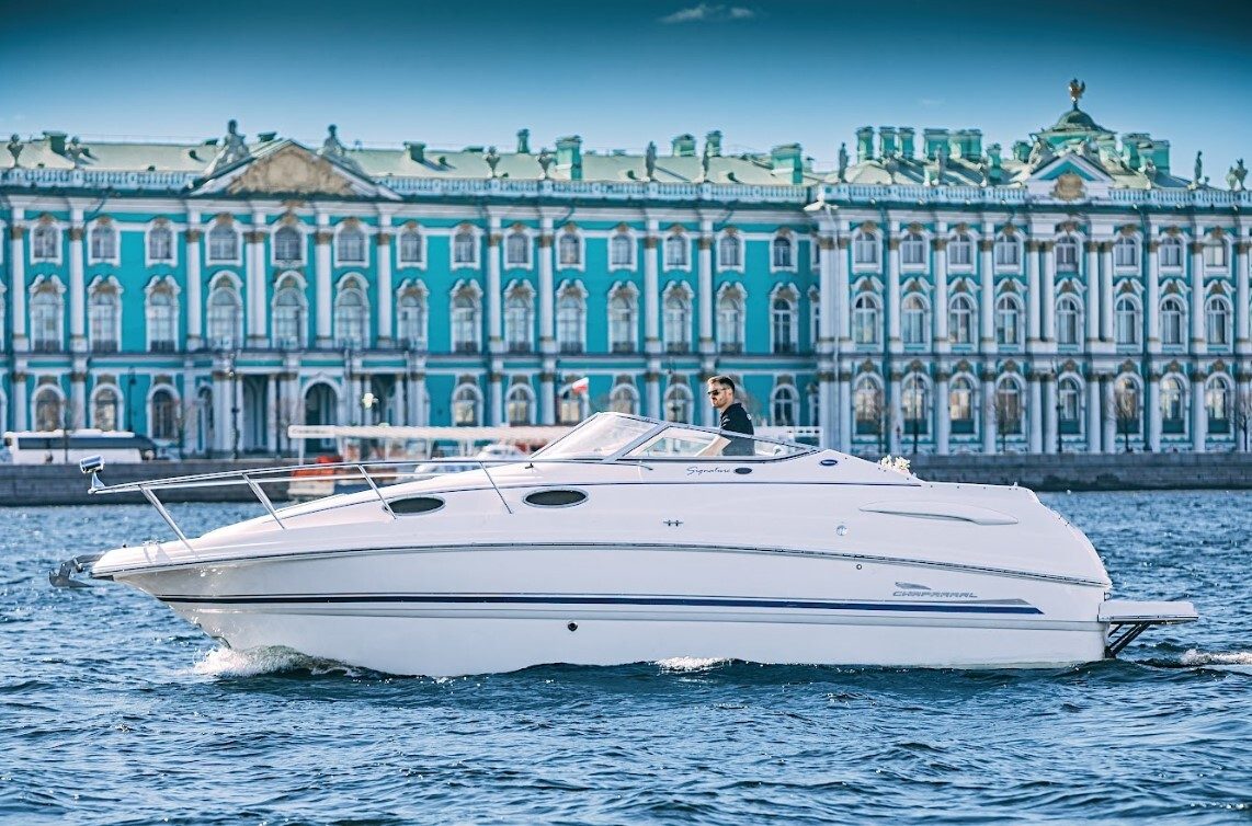 Наш катер «Адмирал» у собственного причала в Санкт-Петербурге