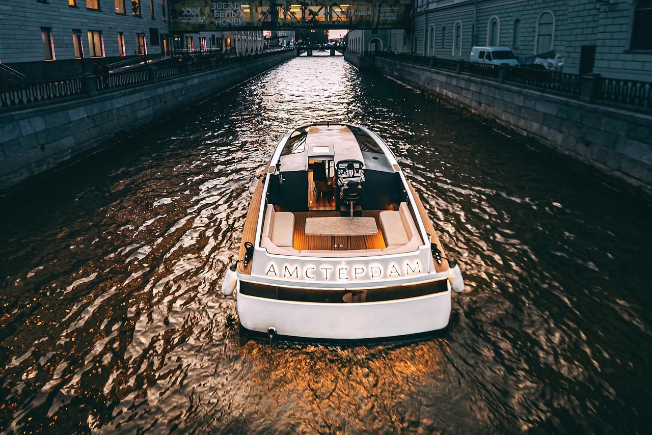 Яхта «Амстердам» — салон и оснащение, аренда напрямую — фото 15