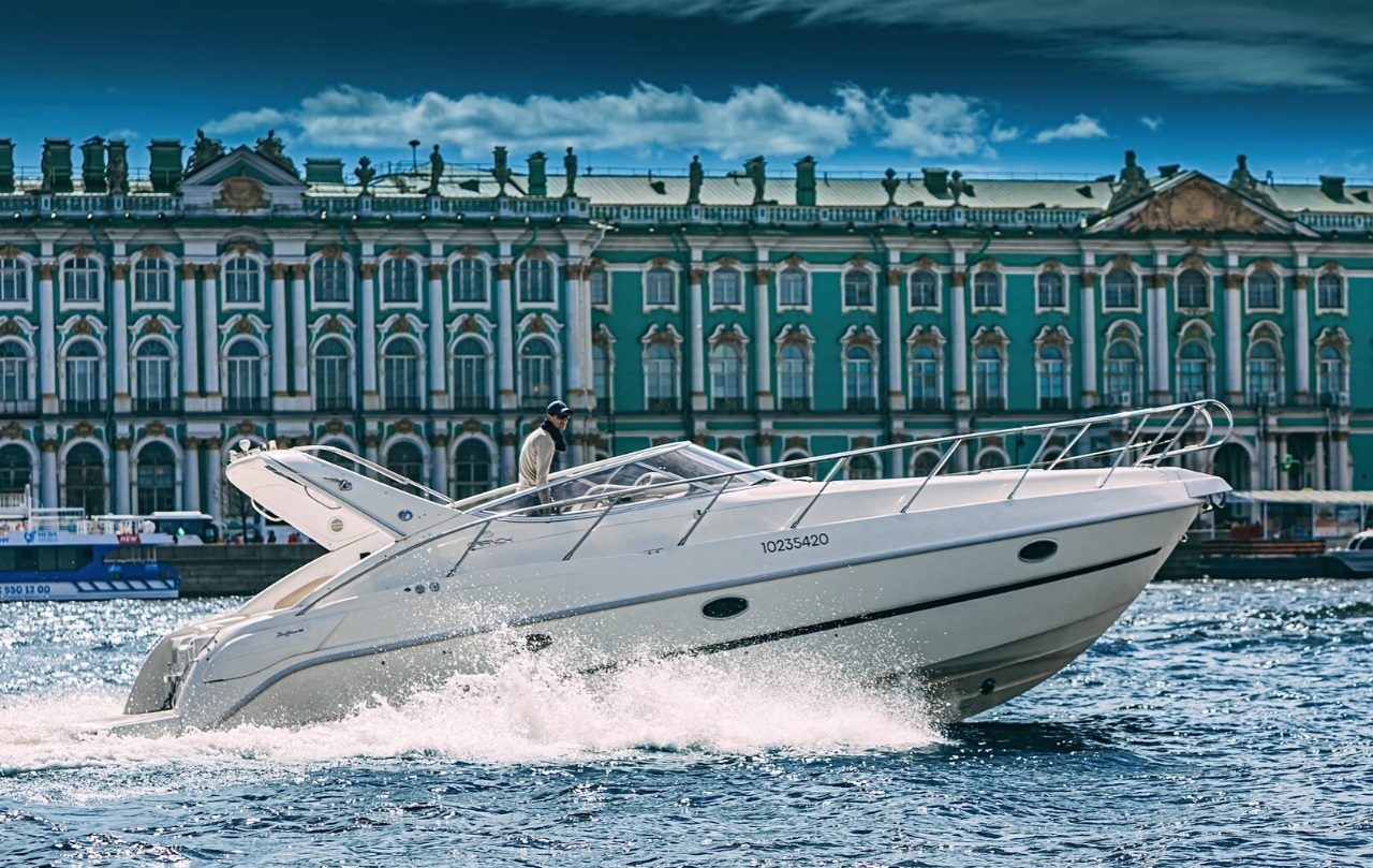 Каюта катера «Кранчи 34 / Cranchi 34» — оснащение для гостей