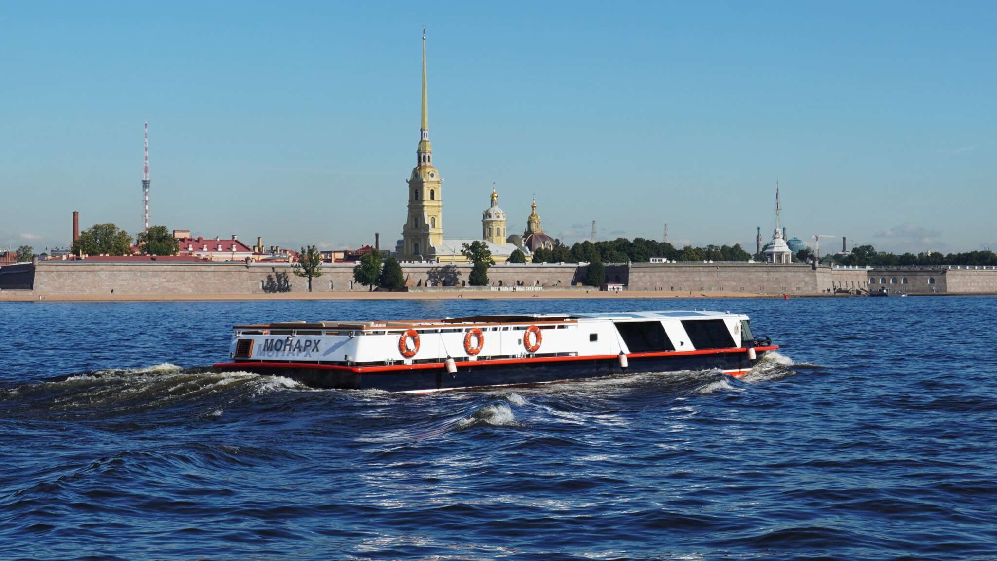 Наш теплоход «Монарх» у собственного причала в Санкт-Петербурге