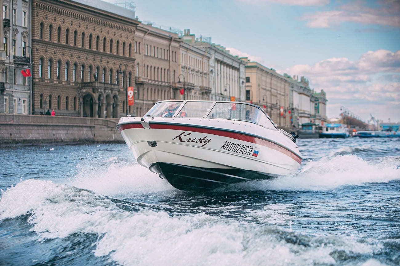 Посадка гостей на катер «Кристи» — причал в центре Петербурга — фото 16