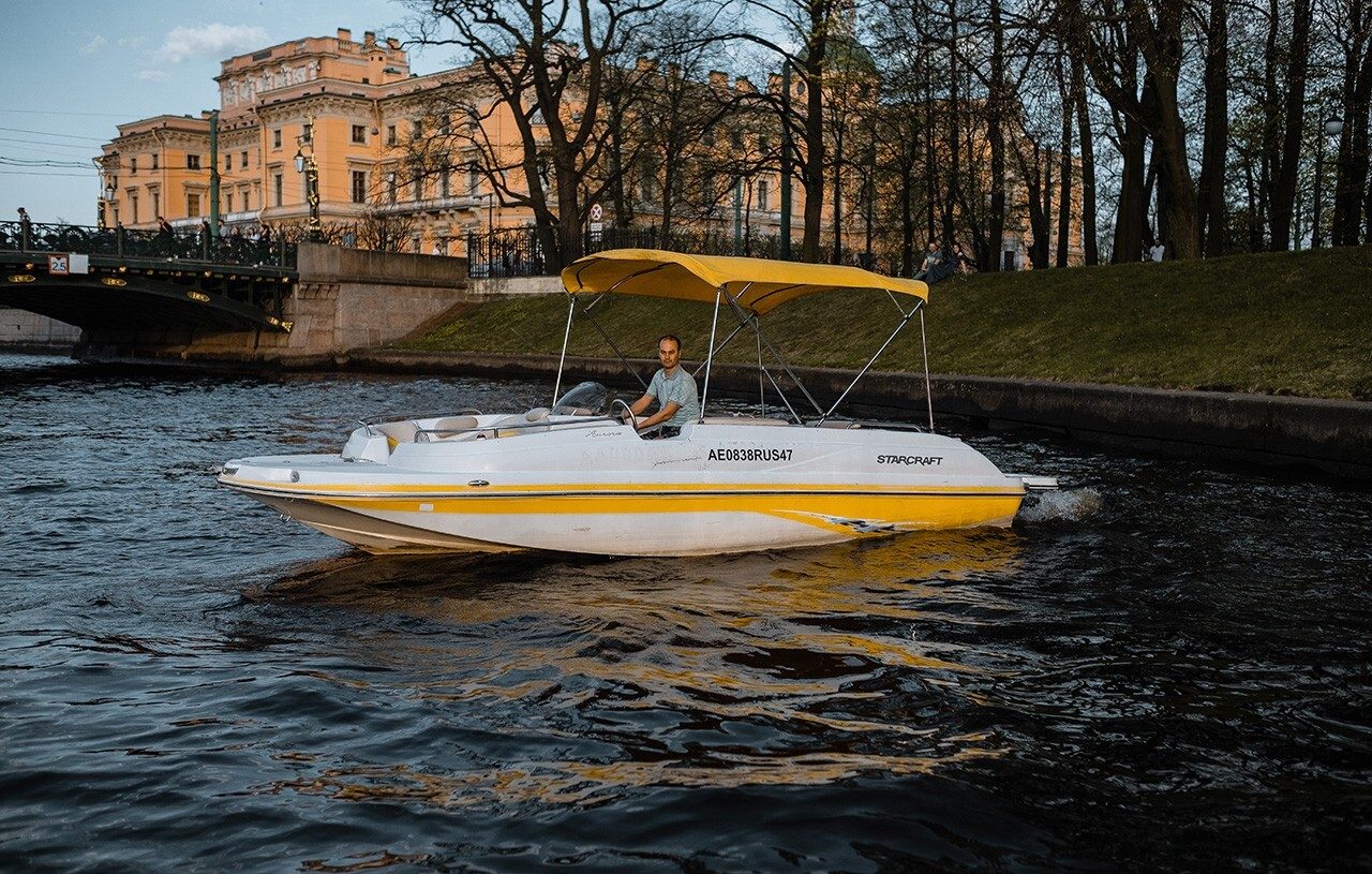 Интерьер катера «Аврора» — фото нашего флота