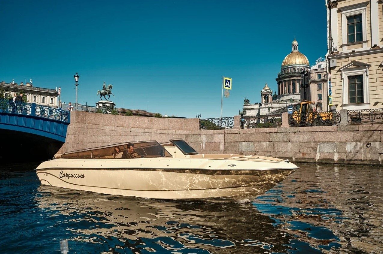 Посадка гостей на катер «Капучино (Cappuccino)» — причал в центре Петербурга — фото 16