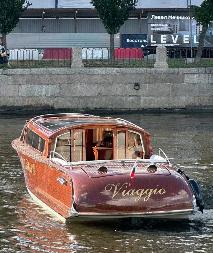 Катер «Виаджо / Viaggio» — салон и оснащение, аренда напрямую