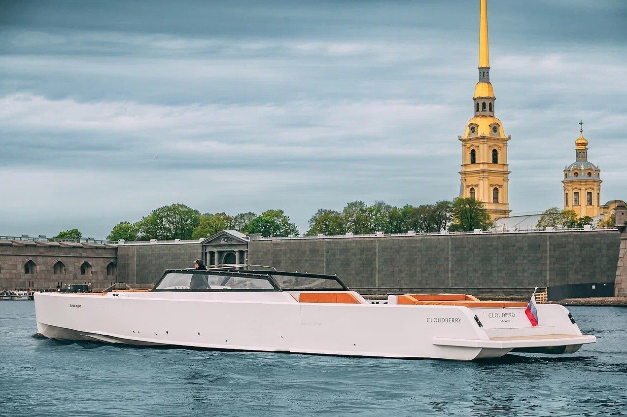 Яхта «Клаудберри / Морошка» — салон и оснащение, аренда напрямую — фото 15