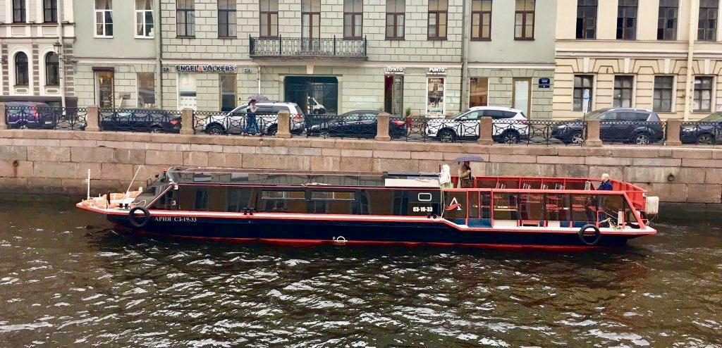 Теплоход «Ария» — салон и оснащение, аренда напрямую