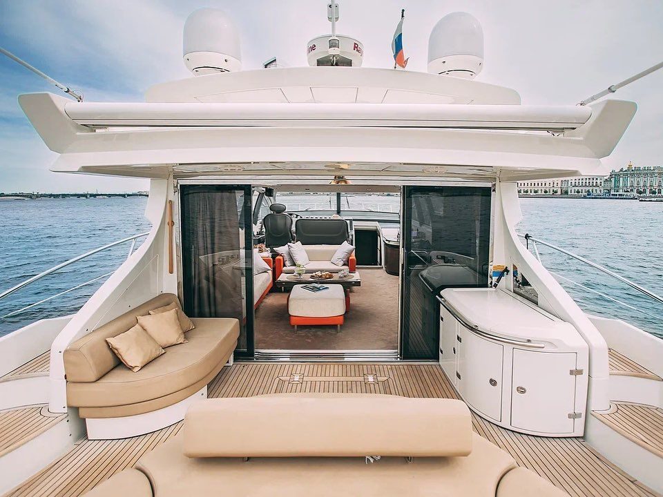 Интерьер яхты «Azimut 62» — фото нашего флота