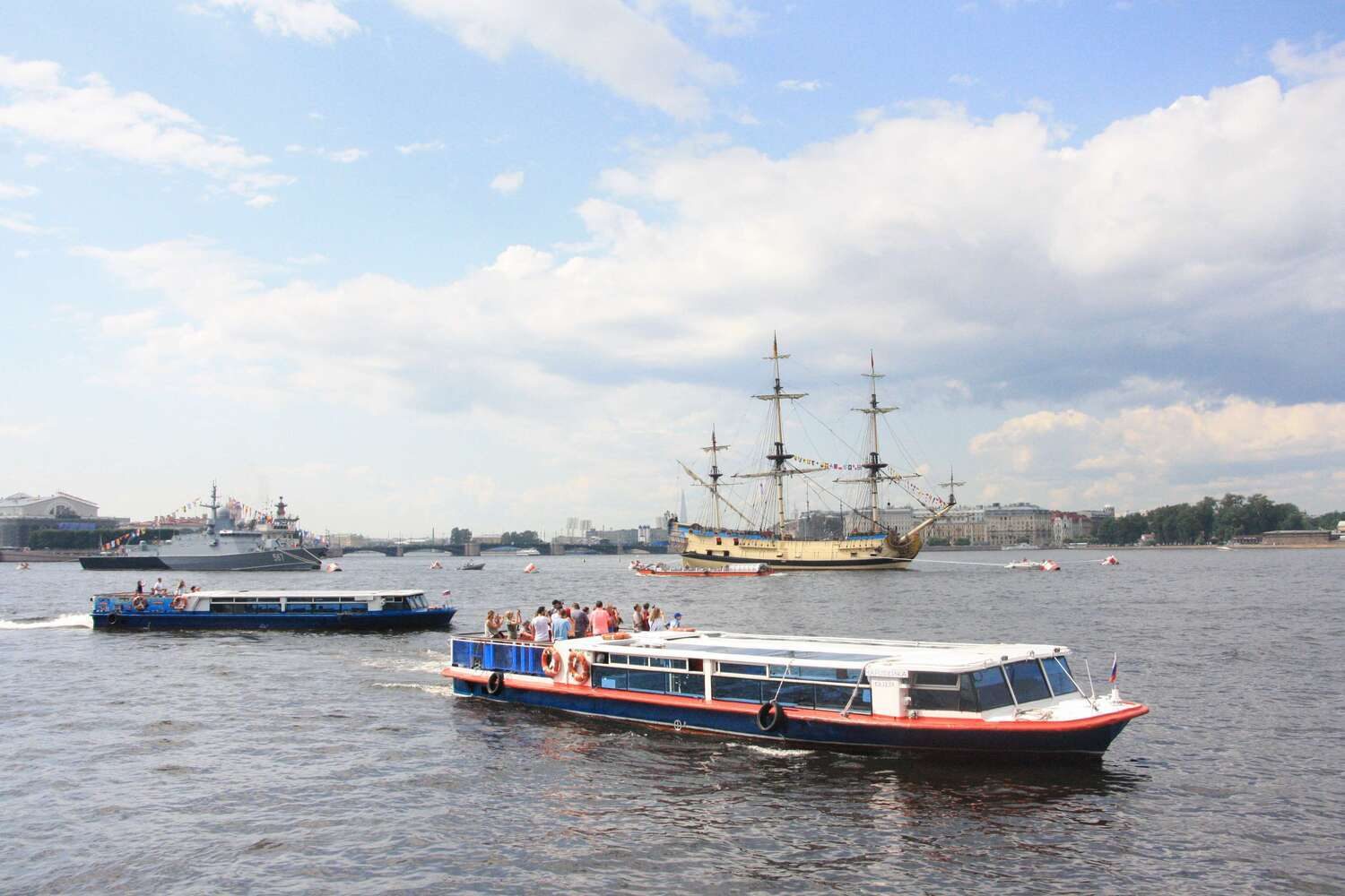 Наш теплоход «Чародейка» у собственного причала в Санкт-Петербурге