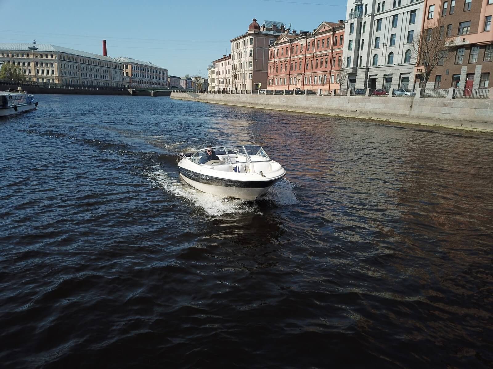 Посадка гостей на катер «Борт №1» — причал в центре Петербурга — фото 16