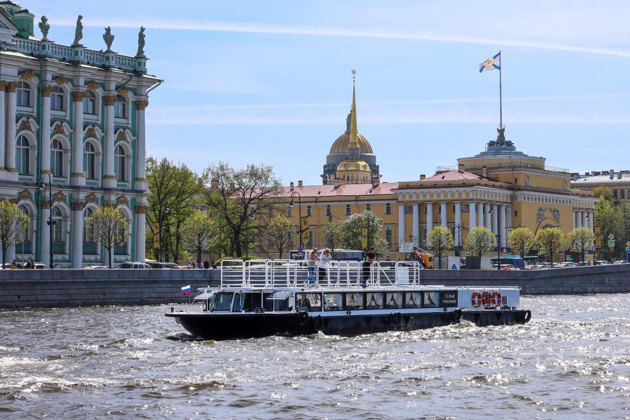 Наш теплоход «Гранд Вояж (Grand Voyage)» у собственного причала в Санкт-Петербурге