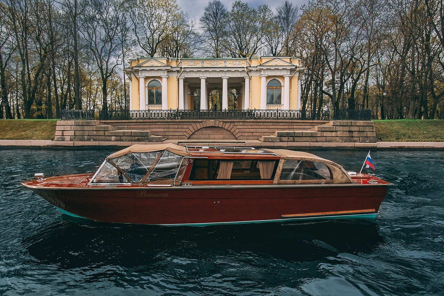 Интерьер катера «Венисса» — фото нашего флота