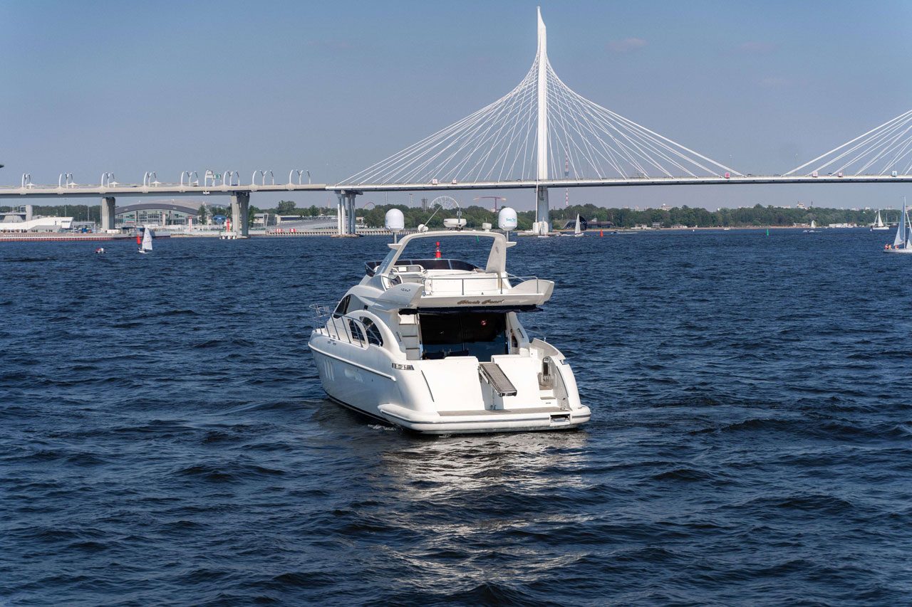Яхта «Азимут 55 / Azimut 55» — салон и оснащение, аренда напрямую — фото 15