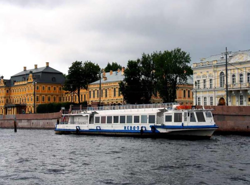 Наш теплоход «Нева» у собственного причала в Санкт-Петербурге