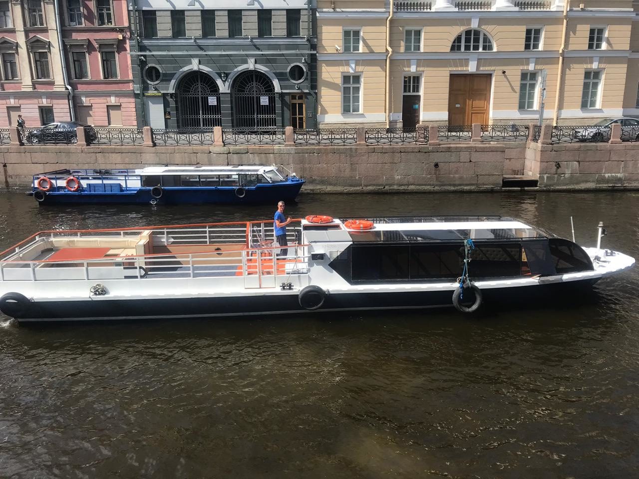 Теплоход «Форт Ривер» — салон и оснащение, аренда напрямую — фото 15