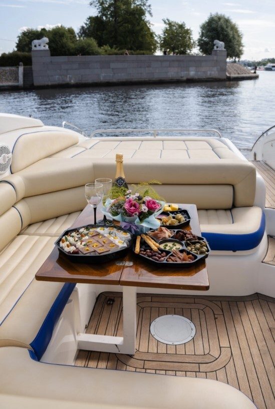 Катер «Сансикер Sunseeker 48» нашей компании — аренда от судовладельца в СПб — фото 13