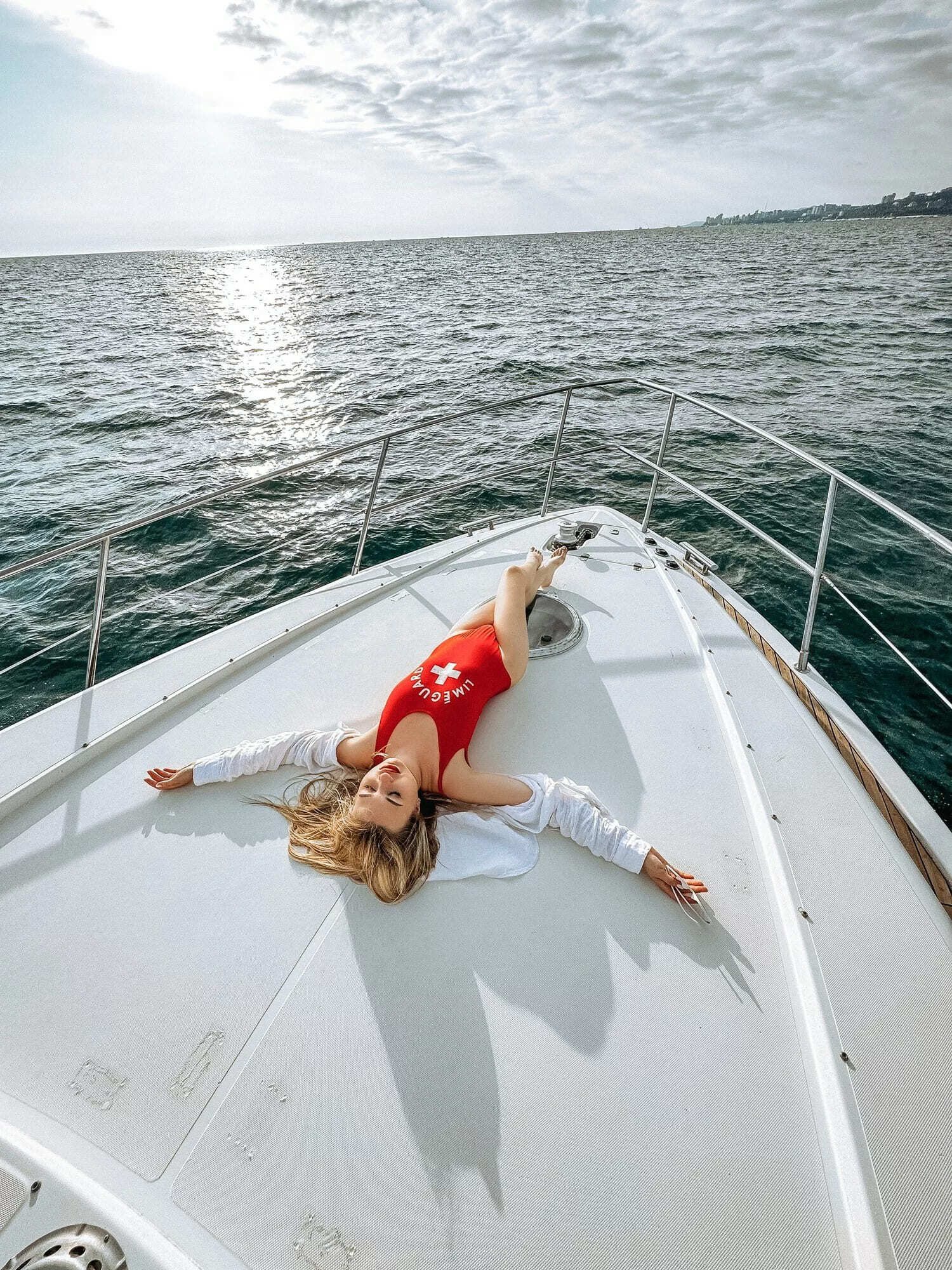 Интерьер яхты «Азимут 46 / Azimut 46» — фото нашего флота