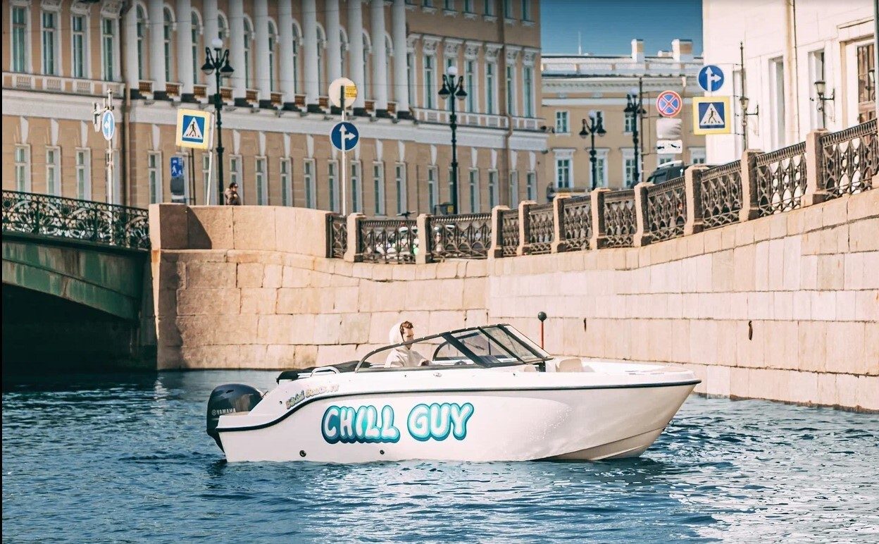 Наш катер «Чилл Гай / Chill Guy» у собственного причала в Санкт-Петербурге — фото 14