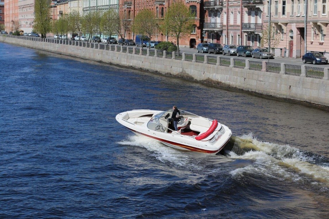 Посадка гостей на катер «Щукин сын» — причал в центре Петербурга — фото 16