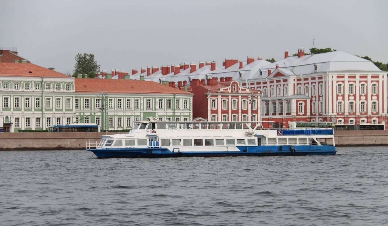 Посадка гостей на теплоход «