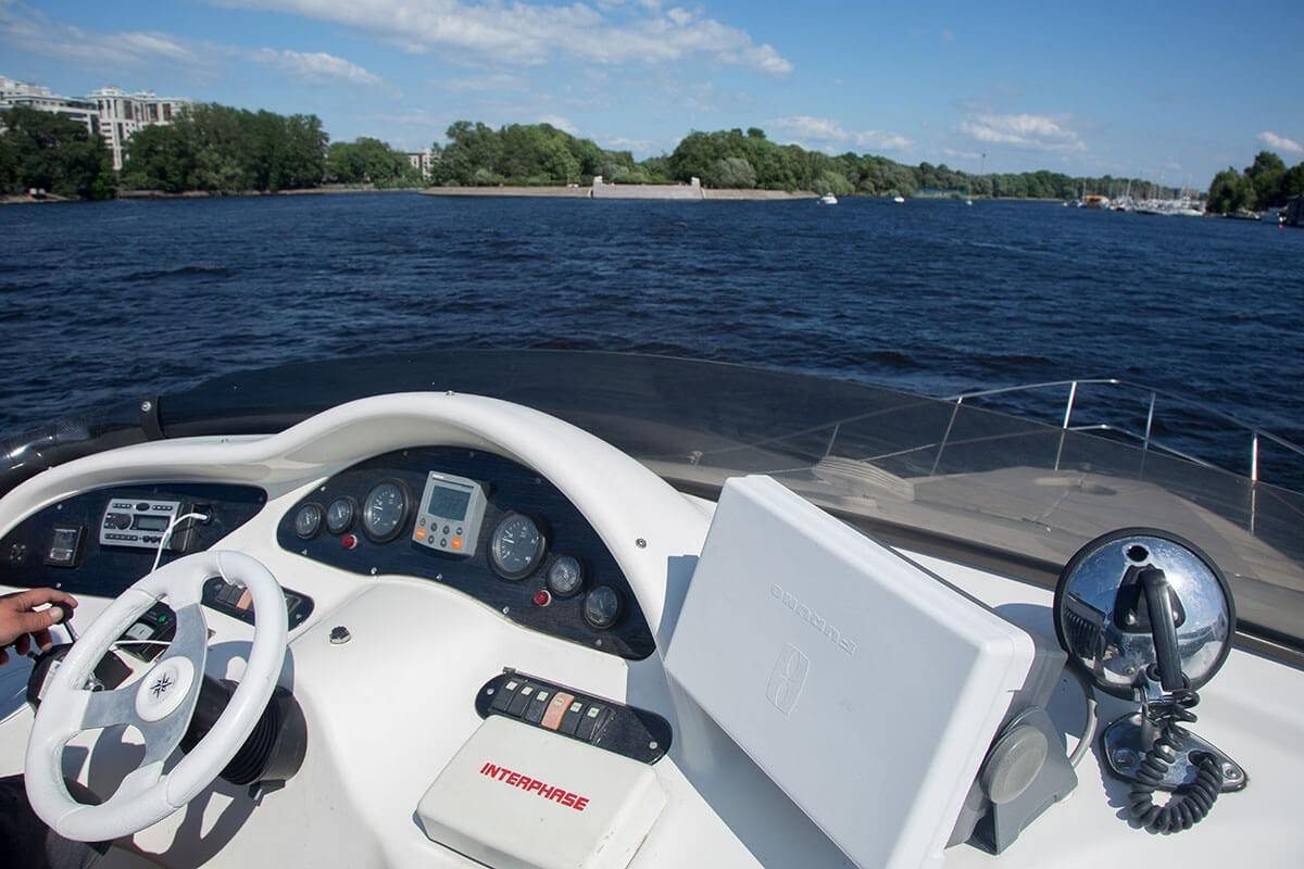 Яхта «Азимут 46 / Azimut 46» на маршруте по рекам и каналам