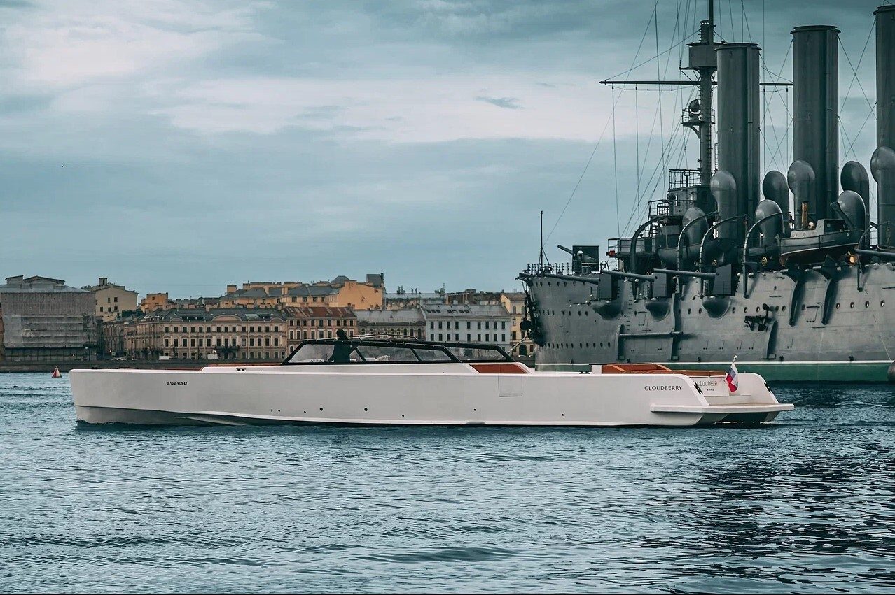 Яхта «Клаудберри / Морошка» на маршруте по рекам и каналам