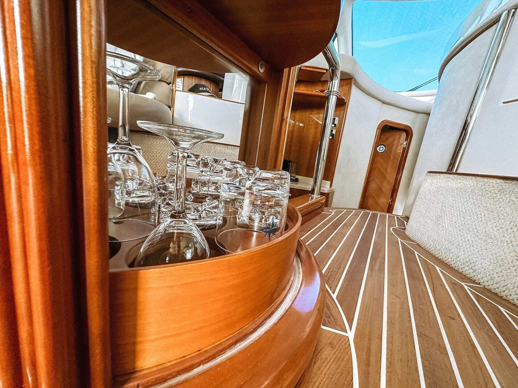 Яхта «Азимут 46 / Azimut 46» нашей компании — аренда от судовладельца в СПб — фото 13