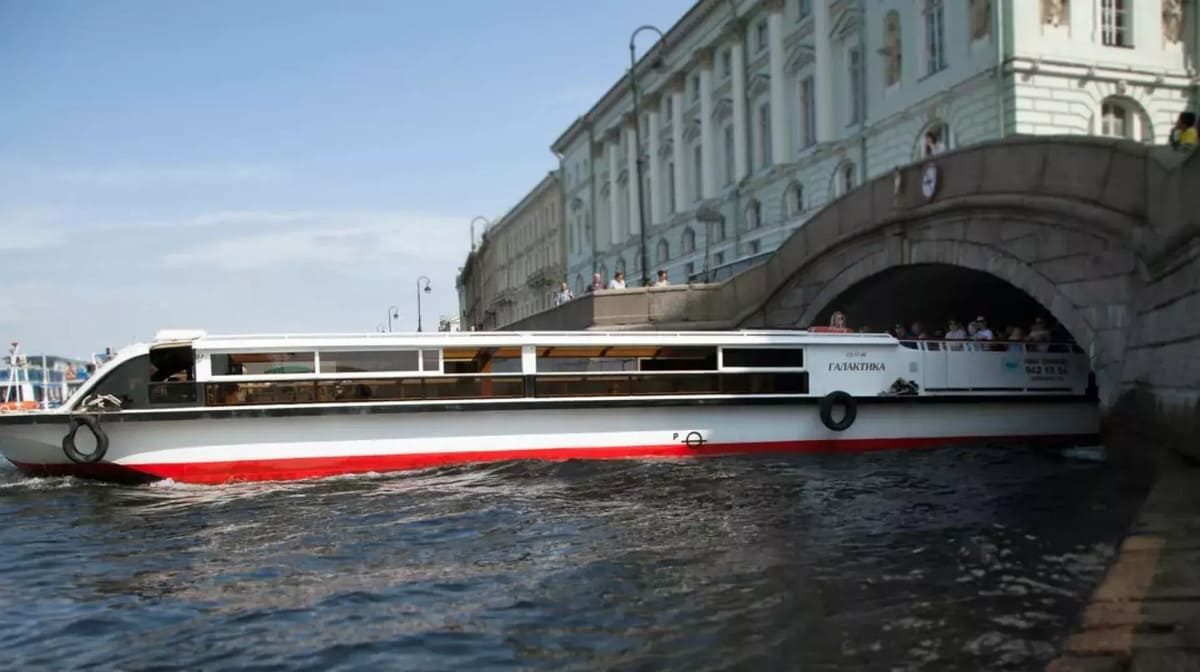 Теплоход «Галактика» на маршруте по рекам и каналам