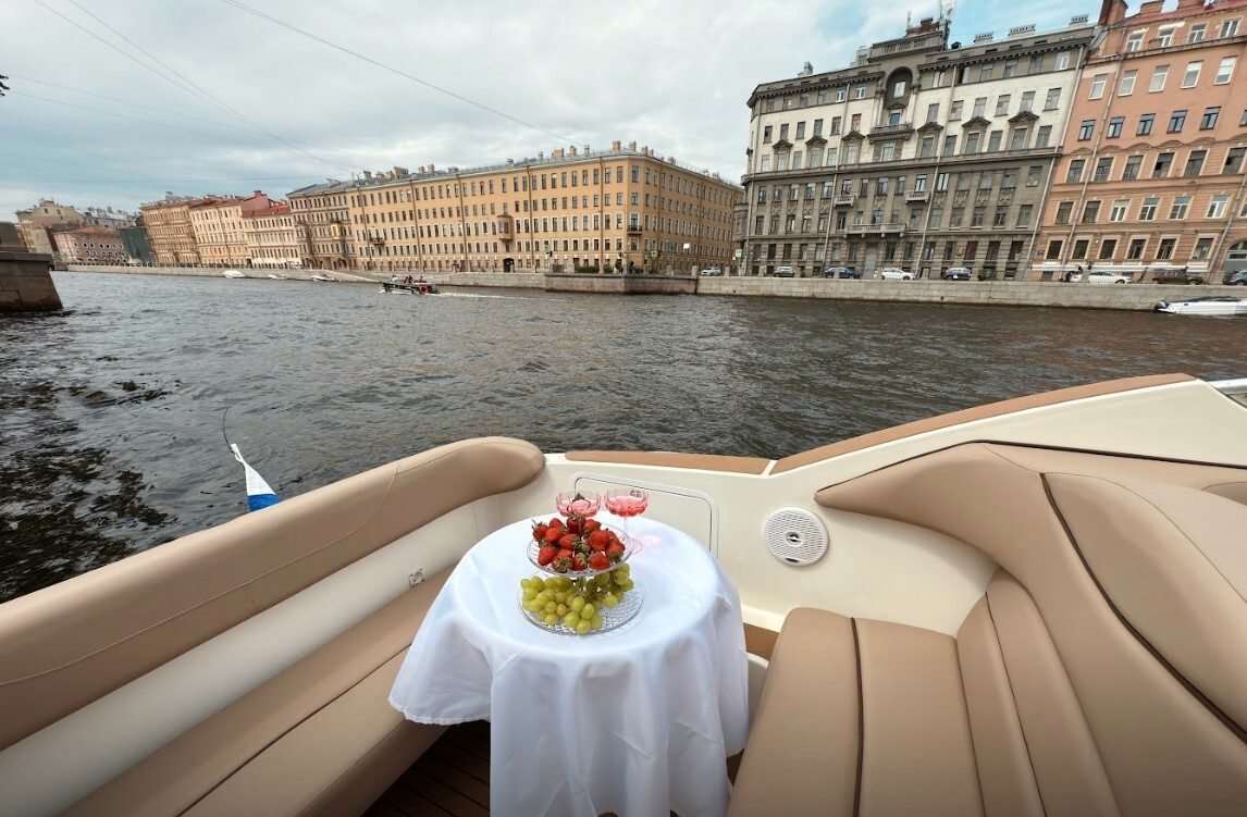 Катер «Сиа рей / Sea Ray» — салон и оснащение, аренда напрямую — фото 15