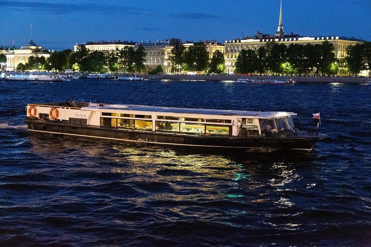 Посадка гостей на теплоход «Хемингуэй» — причал в центре Петербурга — фото 16