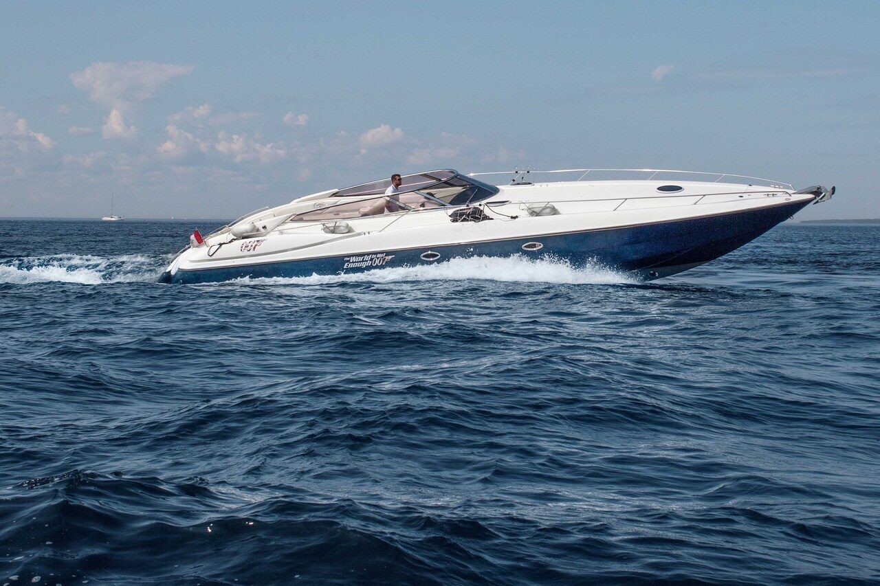 Сансикер Sunseeker 48