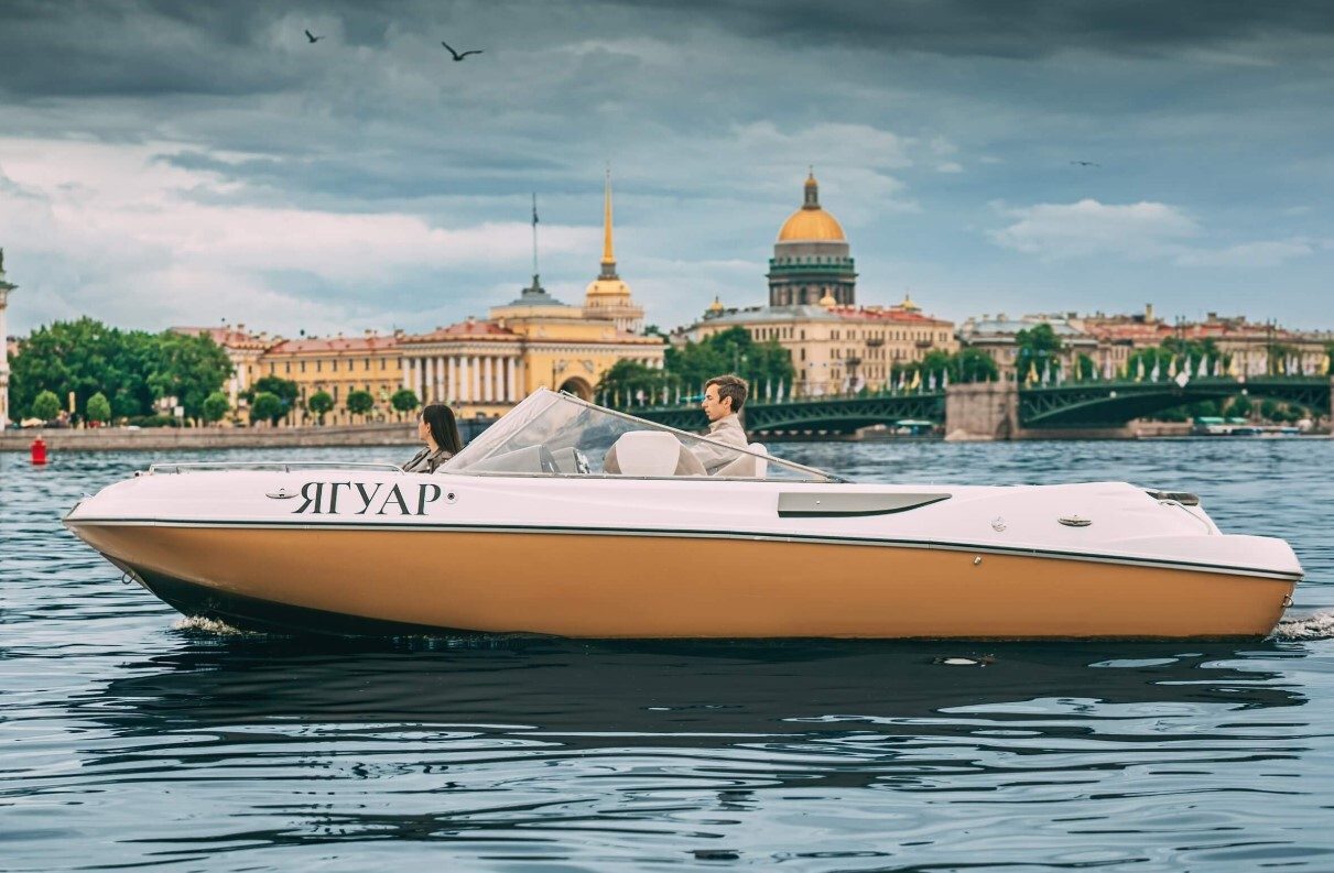 Интерьер катера «Ягуар» — фото нашего флота