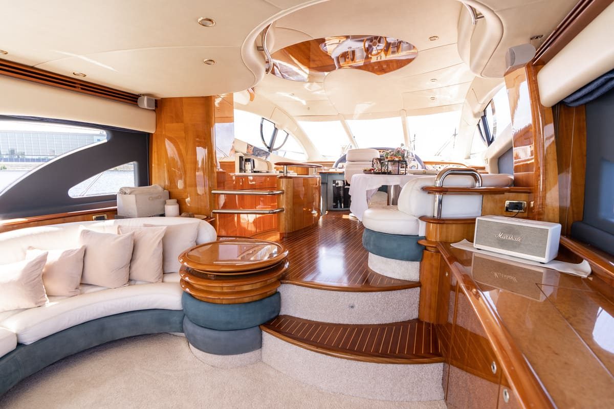 Открытая палуба яхты «Азимут 55 / Azimut 55» — егокатер