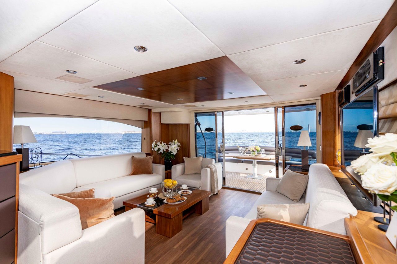 Открытая палуба яхты «Sunseeker Pallada 70» — егокатер